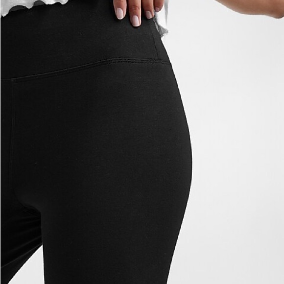 Essential Cropped Leggings Size XL - Picture 2 of 7